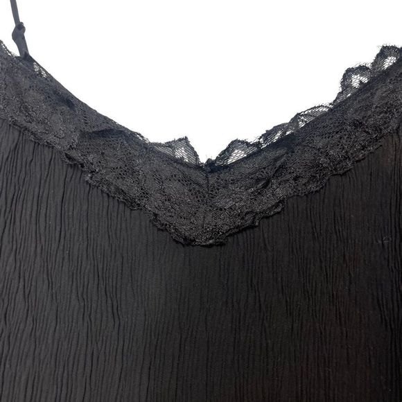 Everleigh Blouse Size Medium Tank Top  Strap Sleeveless Top Black Lace V-Neck - Picture 8 of 12